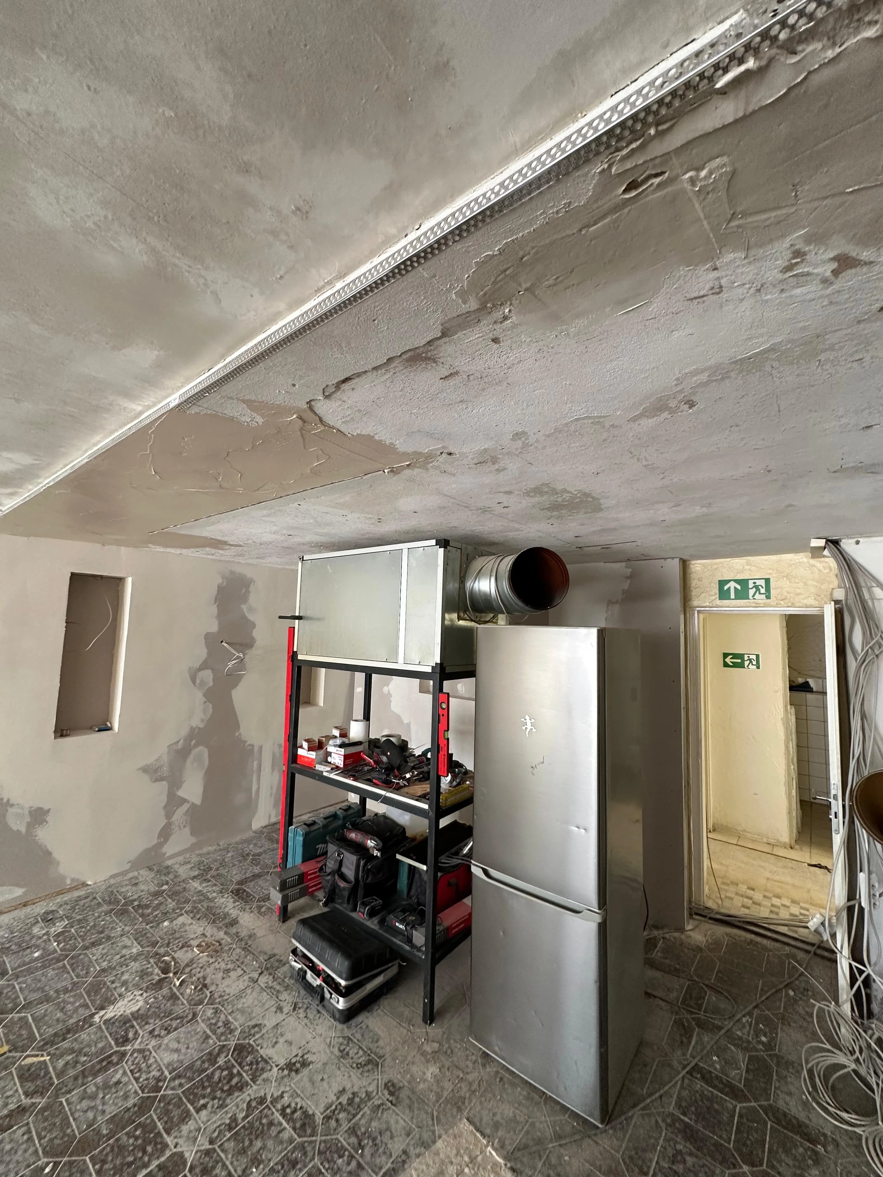 Komplettsanierung Schömberg – Vorher Wand