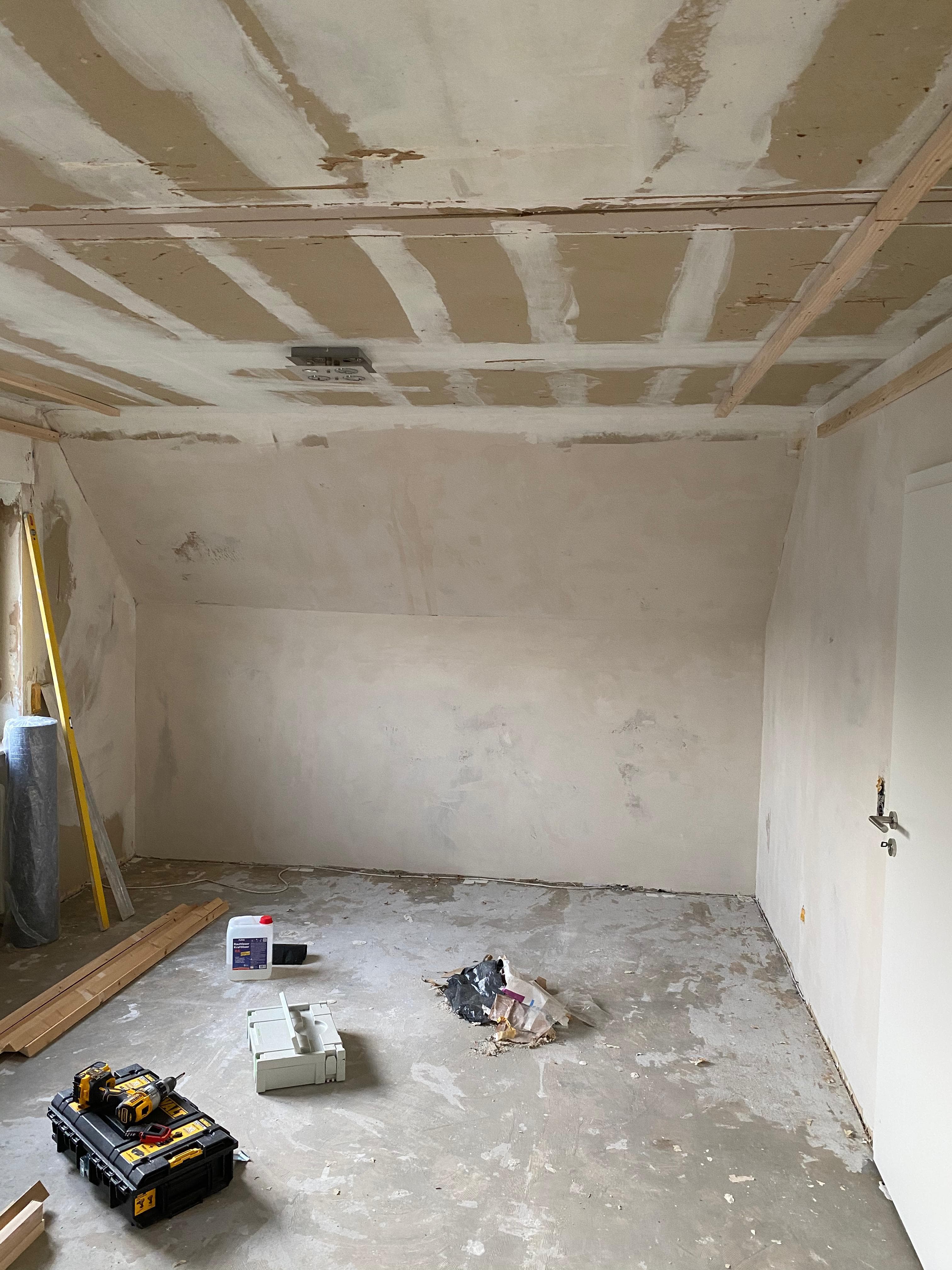Dachgeschossausbau mit Trockenbau – Vorher