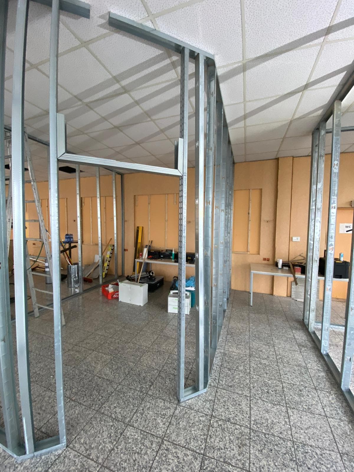 Schlafzimmer Wandverkleidung – Vorher 2