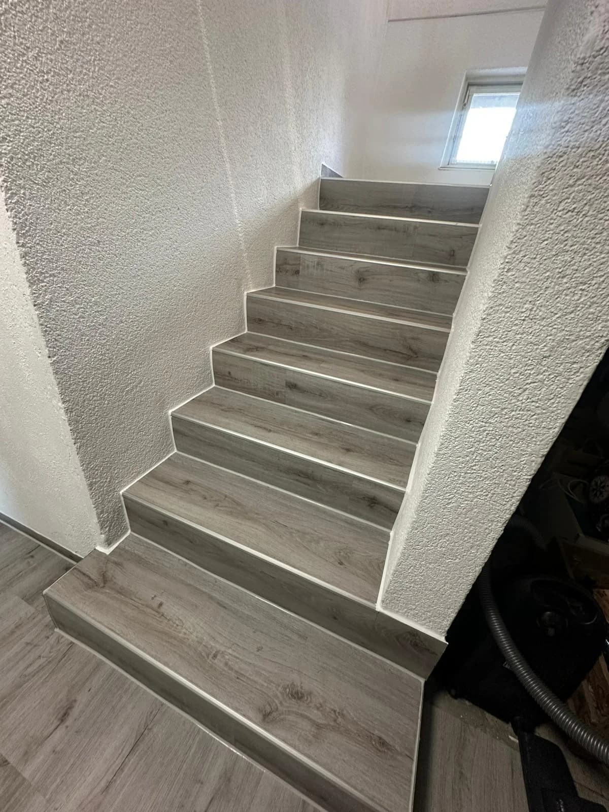Treppensanierung mit Vinylbelag – Nachher